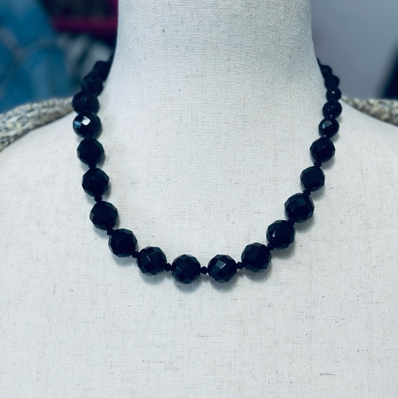 Jewelry - Elegant Black Beaded Necklace